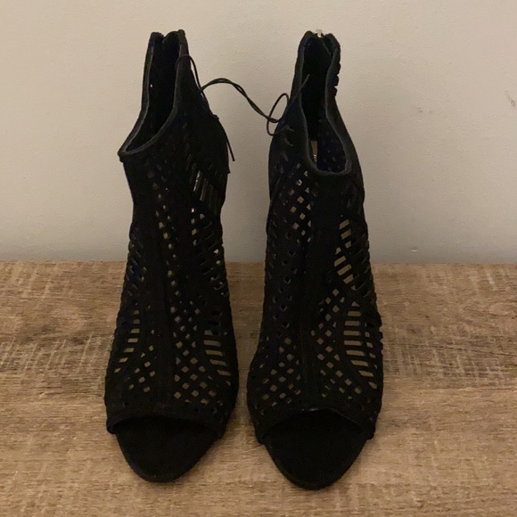 Sale❣️ NWT Vince Camuto Suede Caged Heels, size 7 - Picture 2 of 5